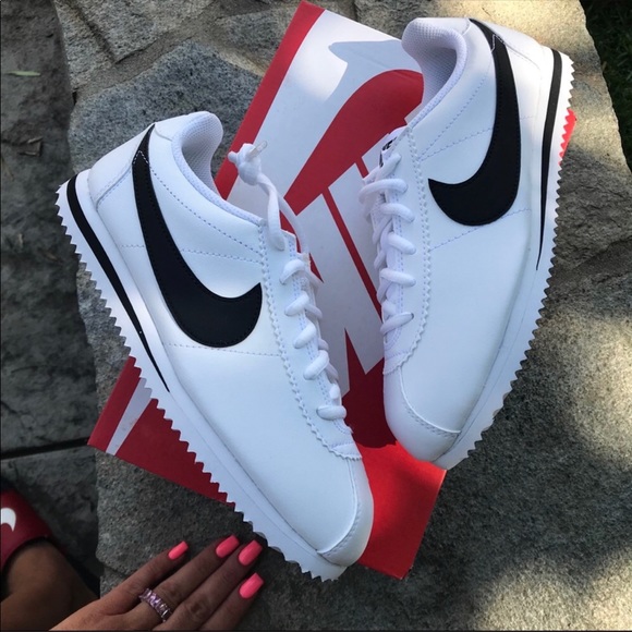 nike cortez all white on feet